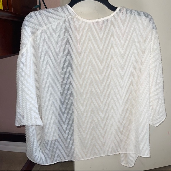 Forever 21 Sheer Cover Up - Picture 3 of 3